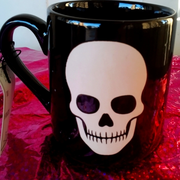 COBWEBS & CAULDRONS NEW 2 SKULL MUGS Christmas gift 🎁 goth coffee tea kitchen - Picture 7 of 15